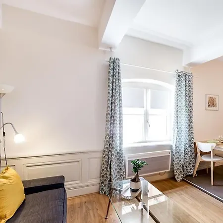 Calm And Ideally Located In Bellecour 里昂