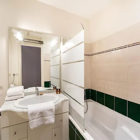 Calm And Ideally Located In Bellecour 公寓